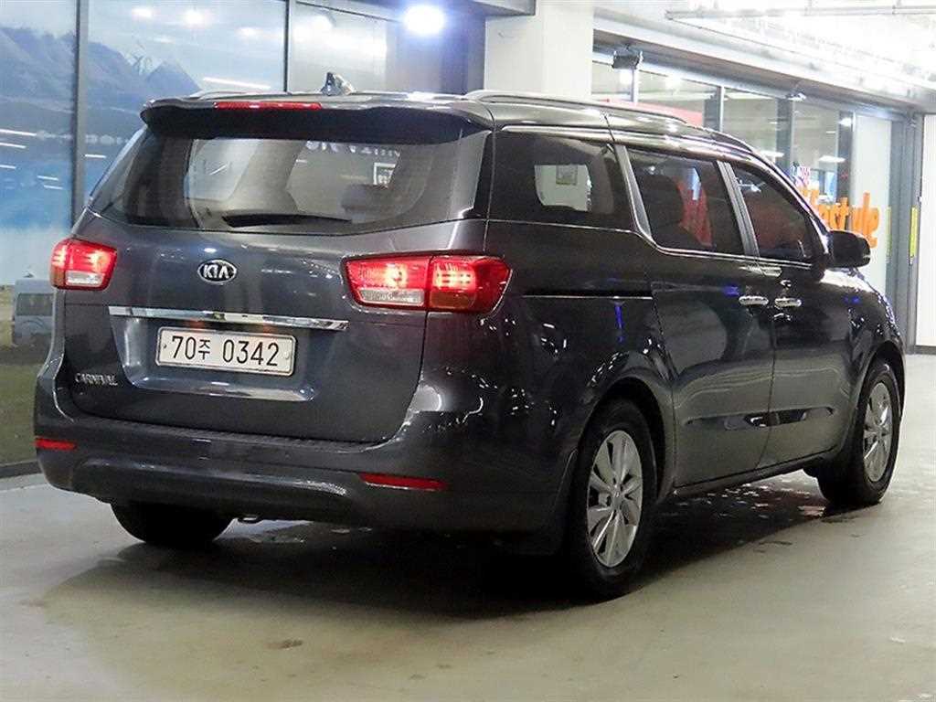 KIA Carnival - Vista 4
