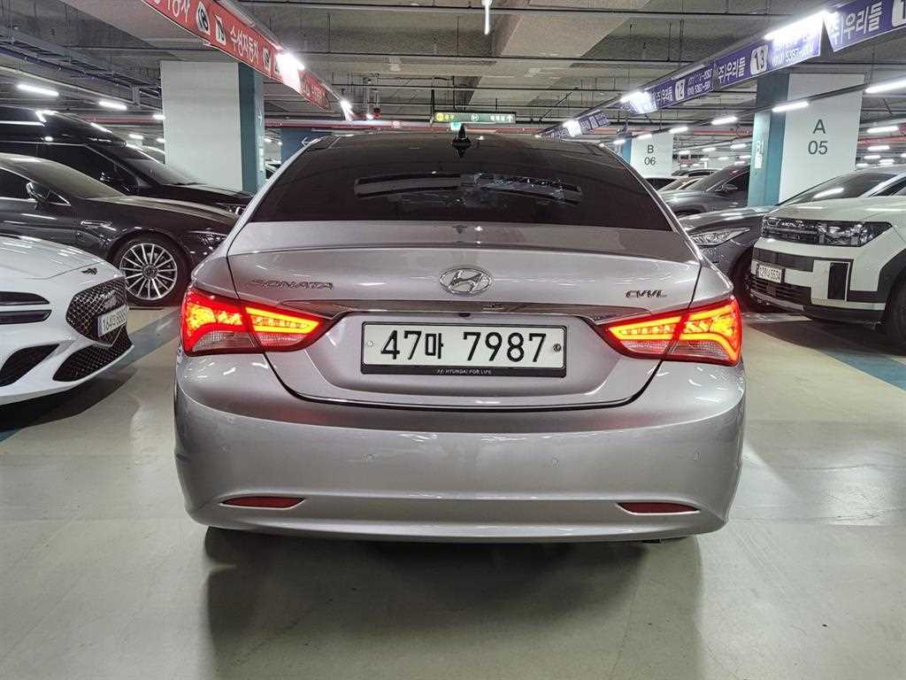 HYUNDAI Sonata - Vista 4