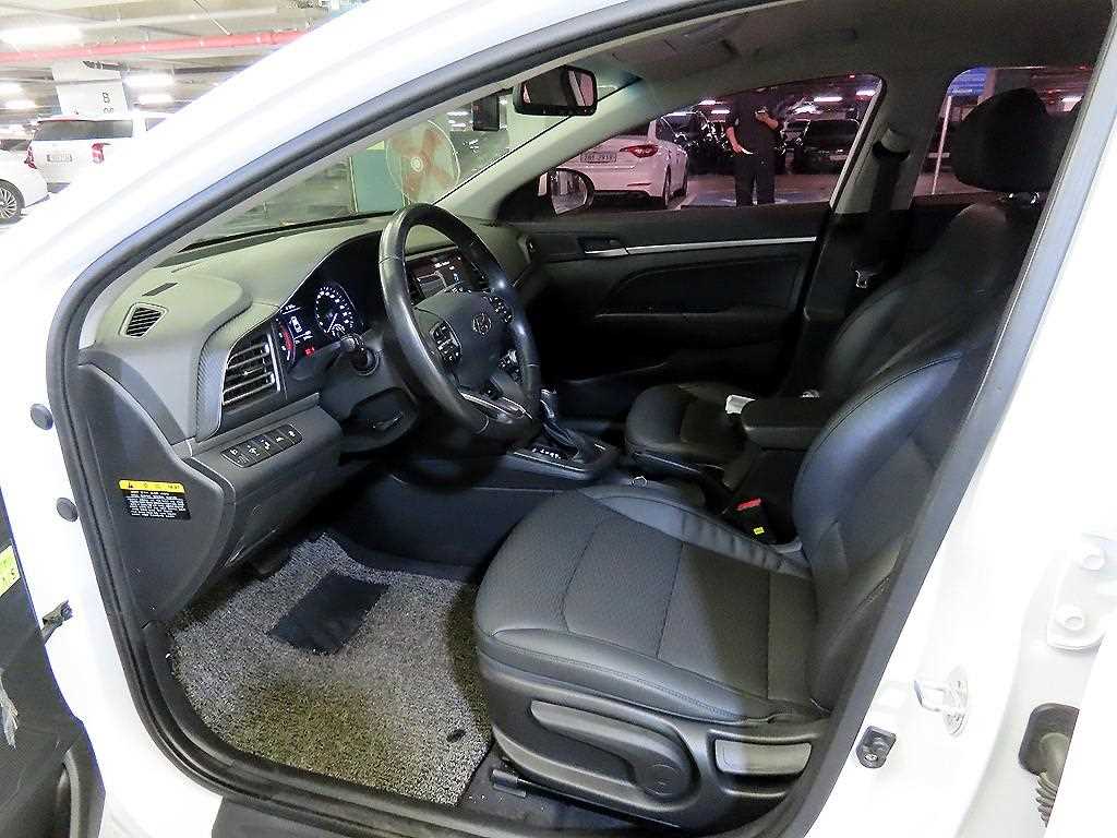 HYUNDAI Avante - Vista 6
