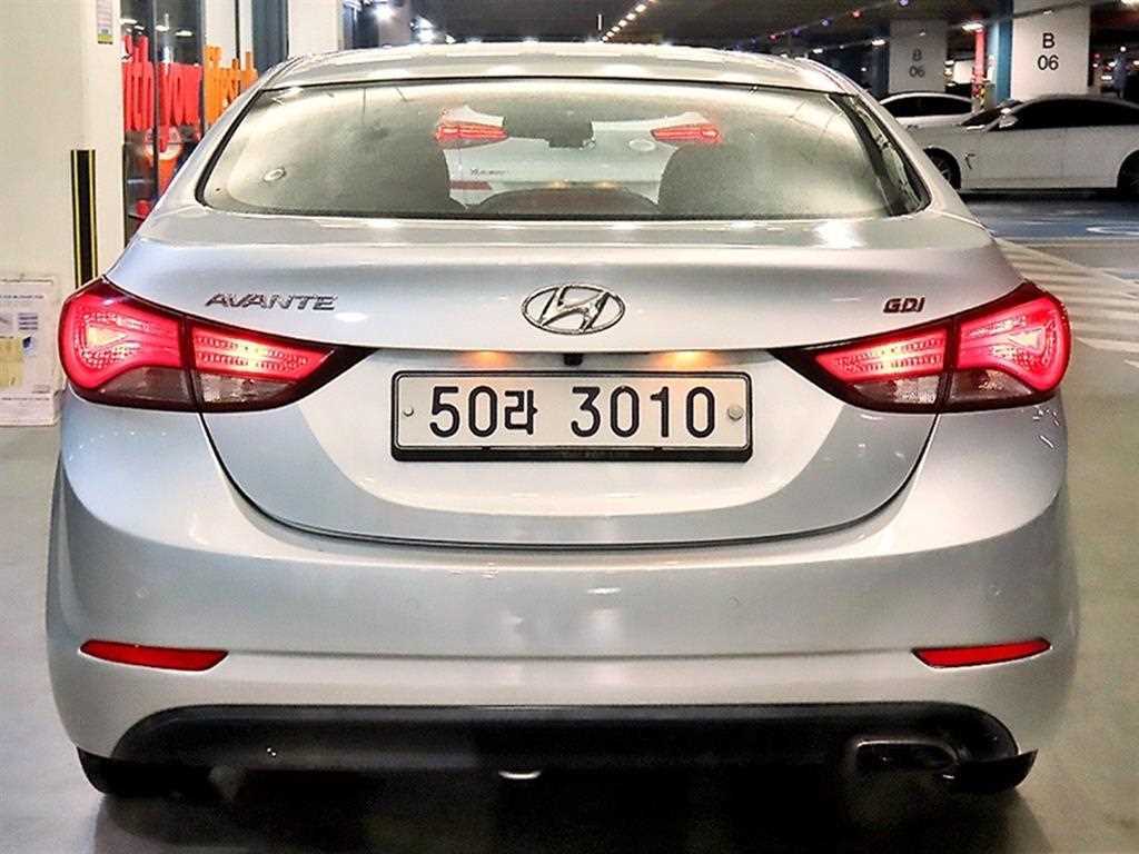 HYUNDAI Avante - Vista 5