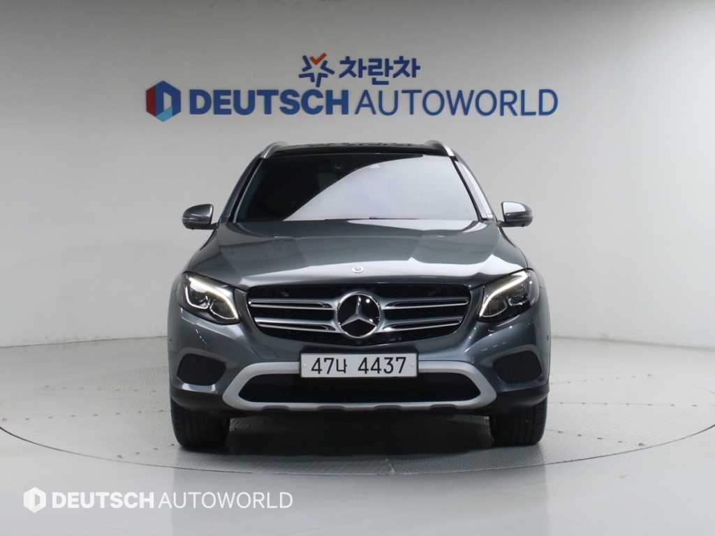 Mercedes Benz GLC Class - Vista 3