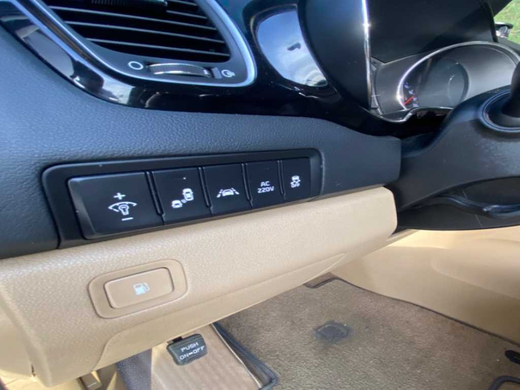 KIA Carnival - Vista 9