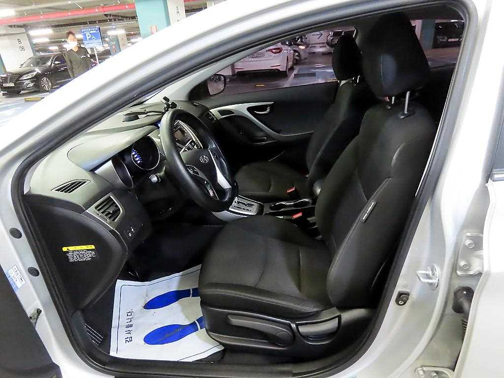 HYUNDAI Avante - Vista 6