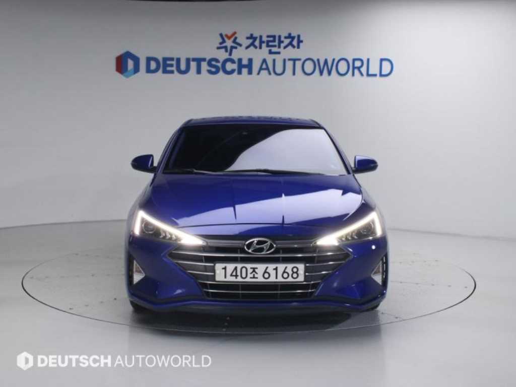 HYUNDAI Avante - Vista 3