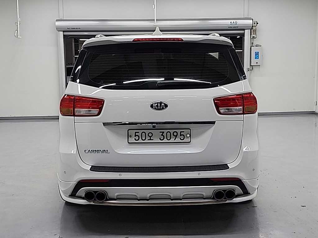 KIA Carnival - Vista 3