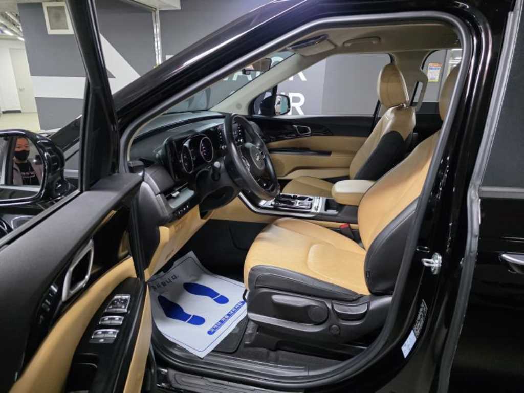KIA Carnival - Vista 5