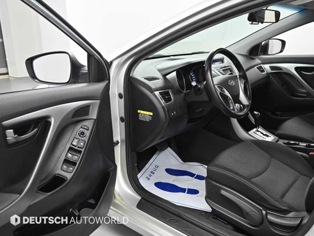 HYUNDAI Avante - Vista 11