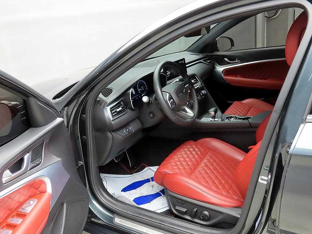 Genesis G70 - Vista 5