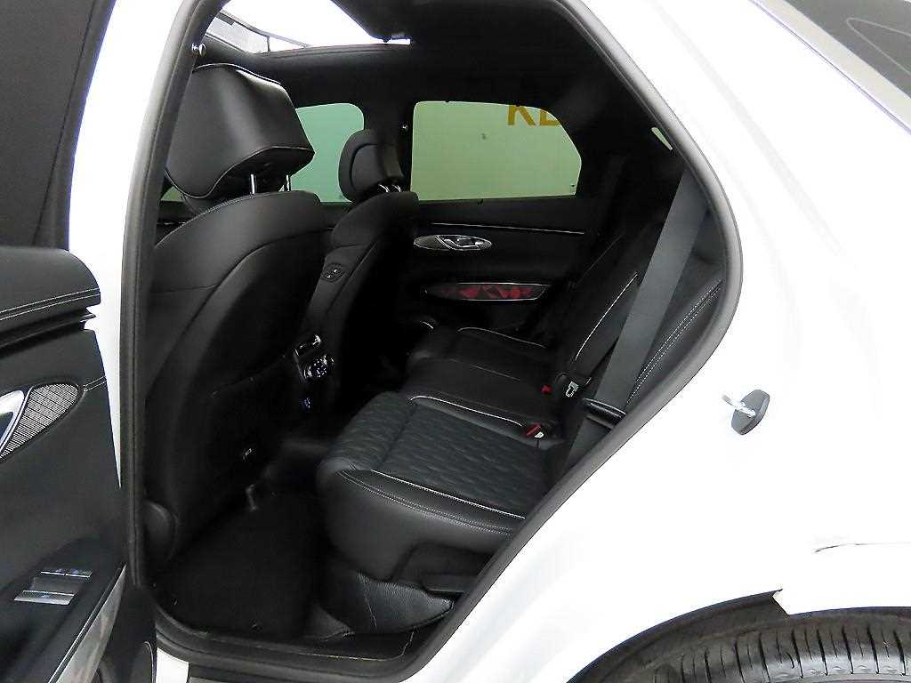 Genesis GV70 - Vista 6