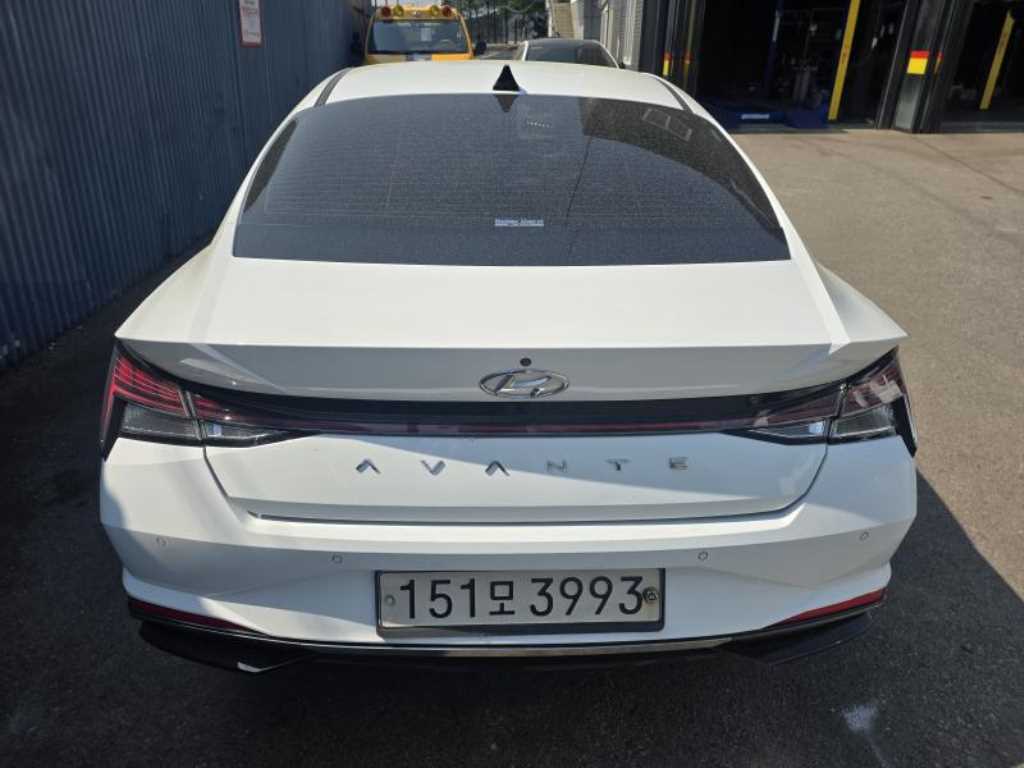HYUNDAI Avante - Vista 3