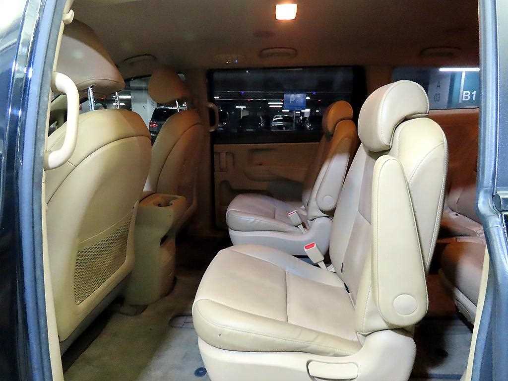 KIA Carnival - Vista 7
