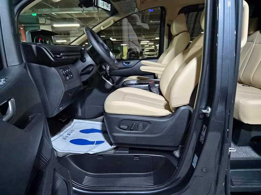 HYUNDAI Staria - Vista 6