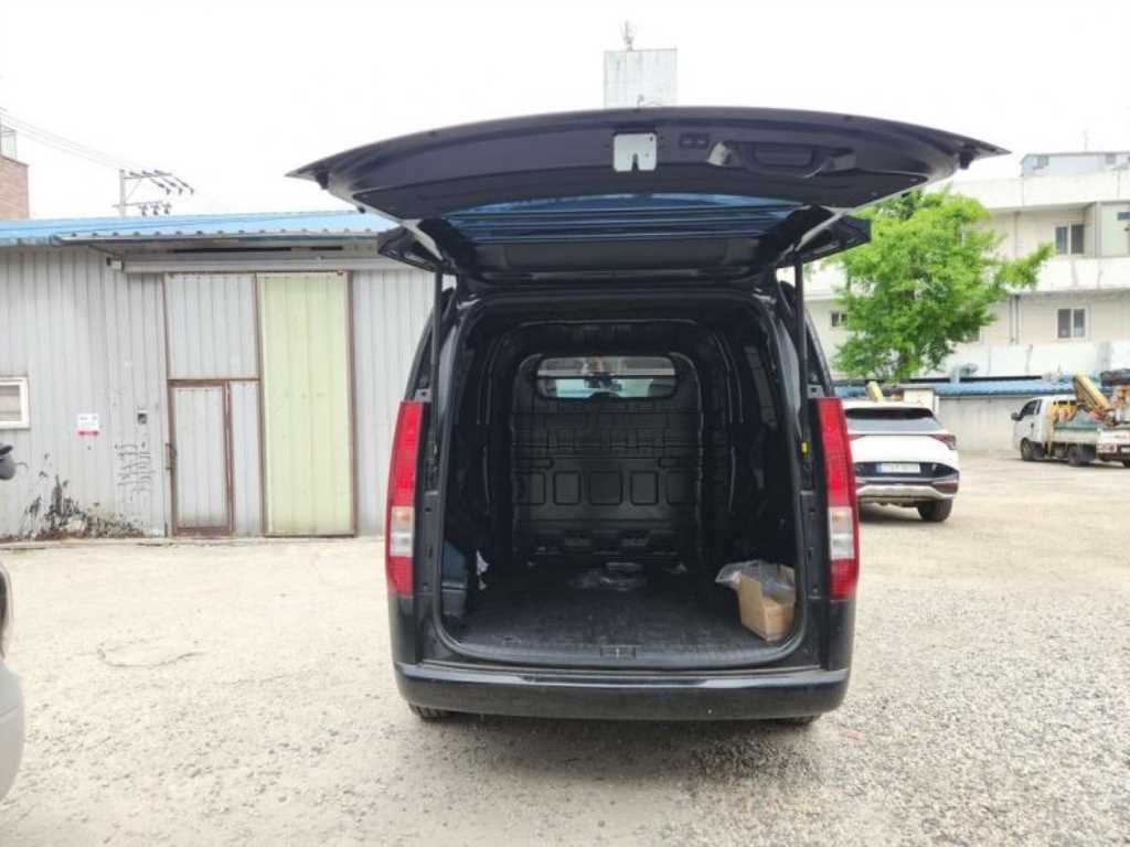 HYUNDAI Staria - Vista 6