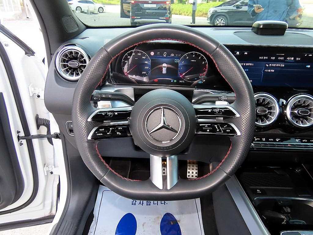 Mercedes Benz GLB Class - Vista 8