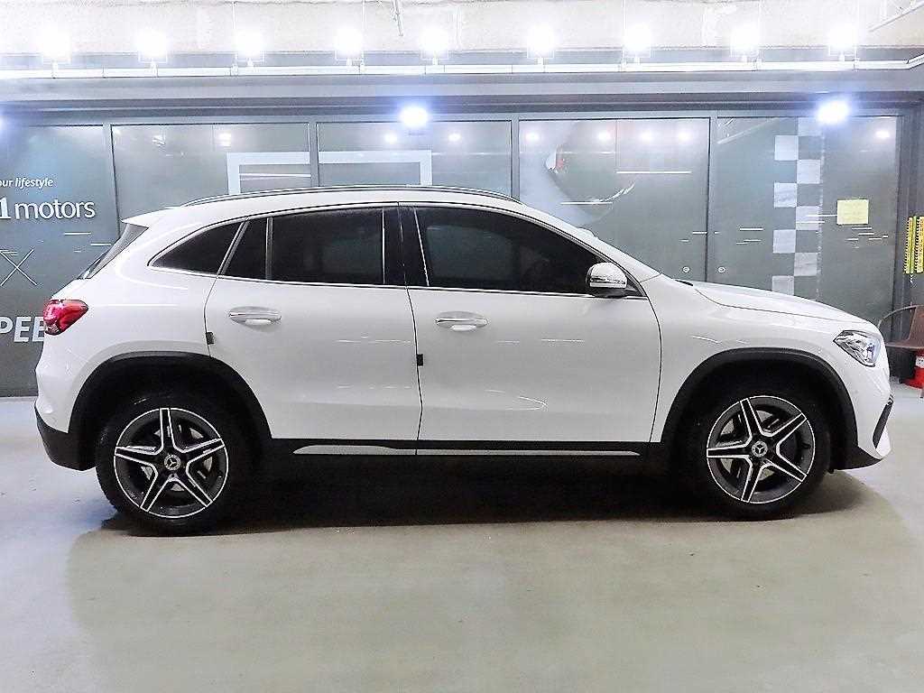 Mercedes Benz GLA Class - Vista 3