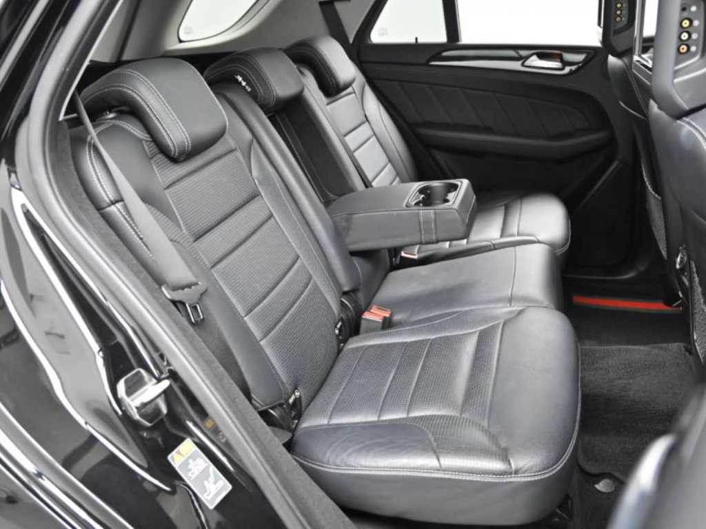Mercedes Benz M Class - Vista 12