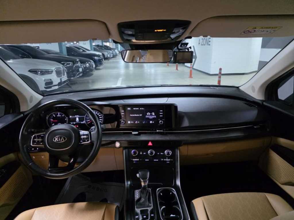 KIA Carnival - Vista 9