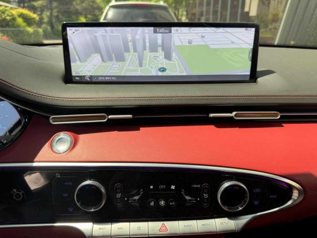 Genesis GV70 - Vista 8