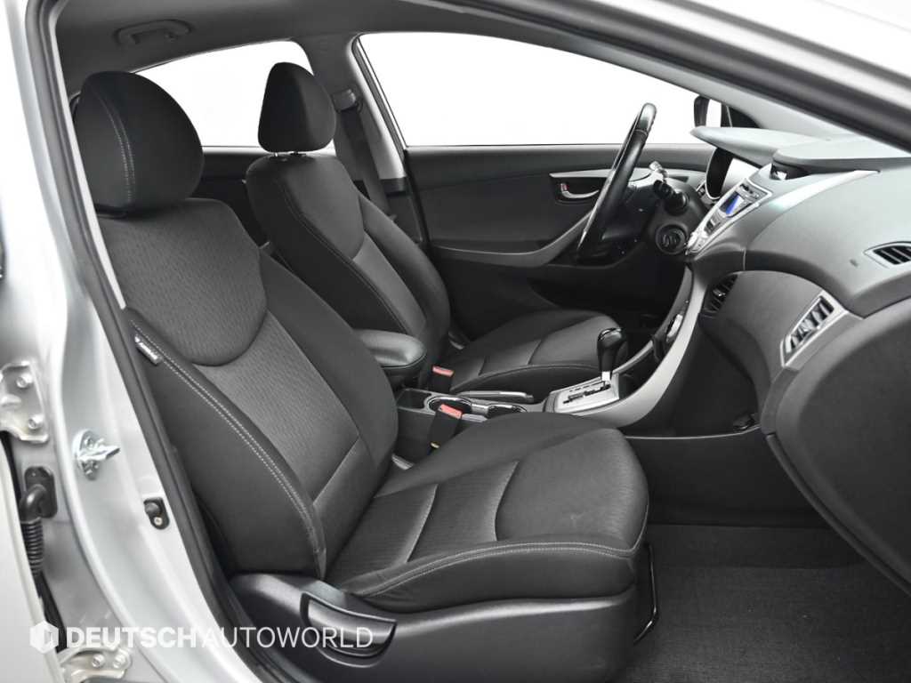HYUNDAI Avante - Vista 10
