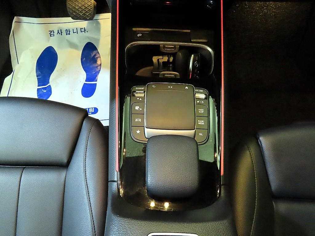 Mercedes Benz GLB Class - Vista 12