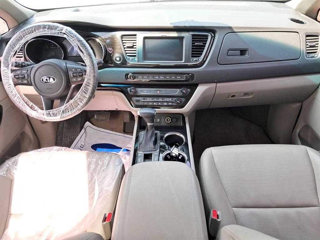 KIA Carnival - Vista 6