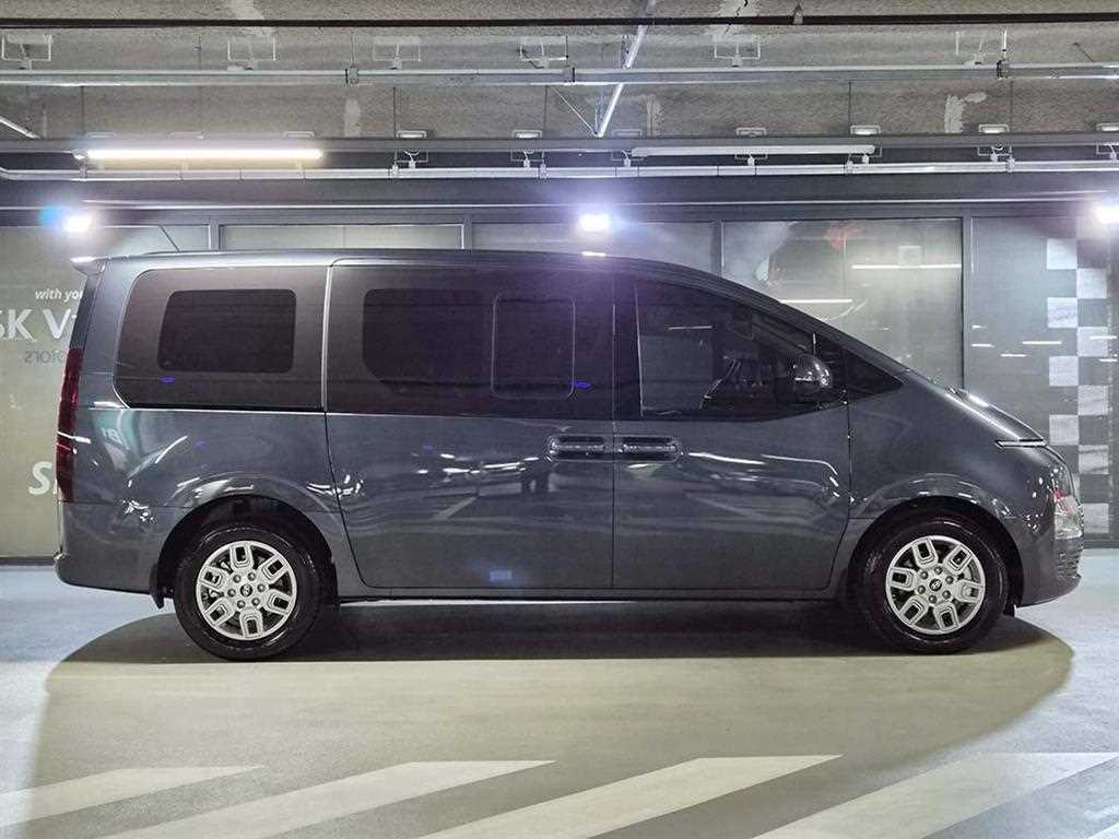 HYUNDAI Staria - Vista 3