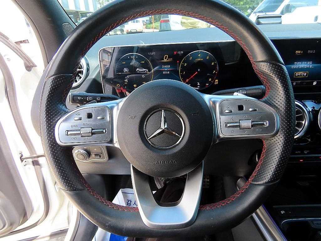 Mercedes Benz GLA Class - Vista 7