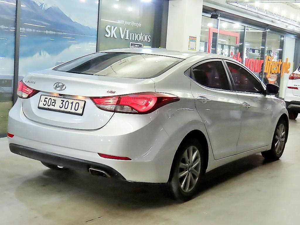 HYUNDAI Avante - Vista 4