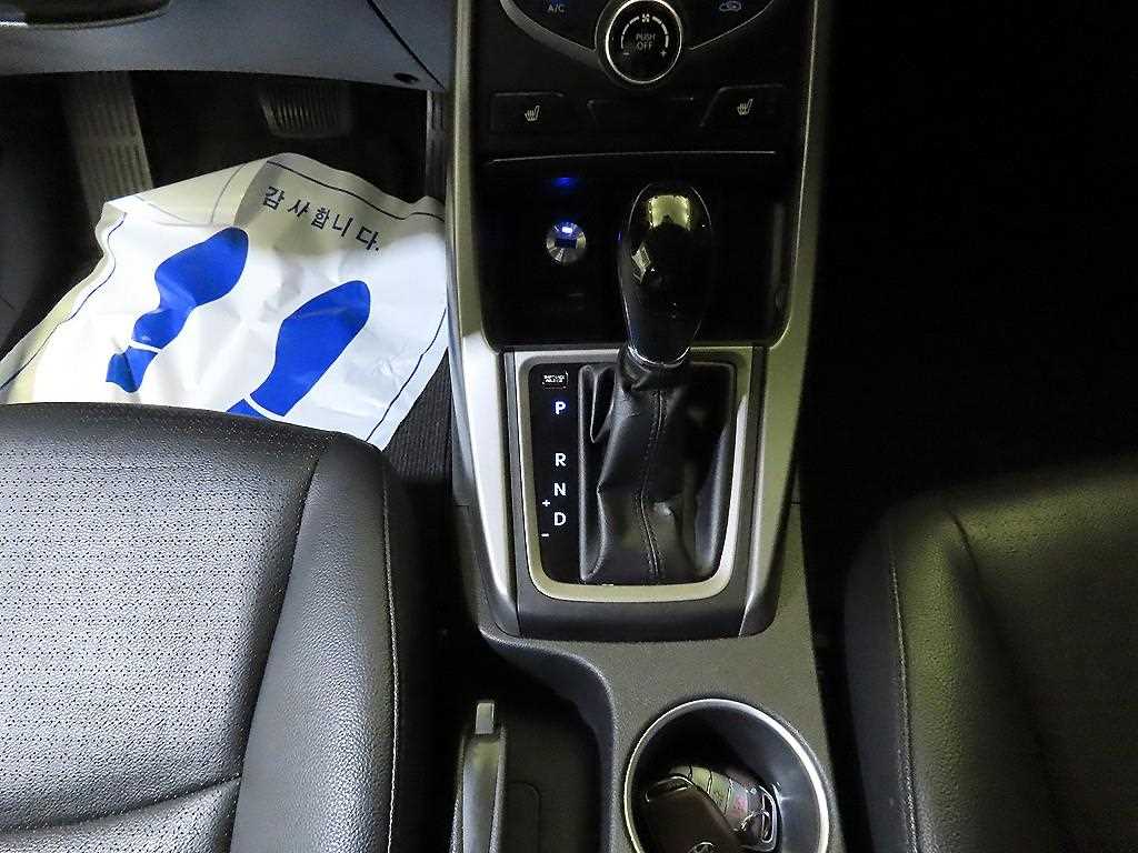 HYUNDAI Avante - Vista 12
