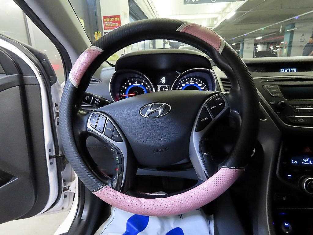 HYUNDAI Avante - Vista 8