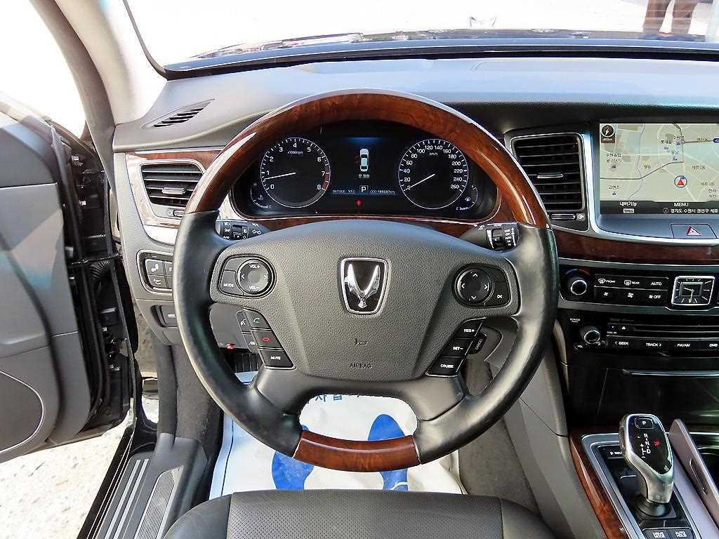 HYUNDAI Equus - Vista 8