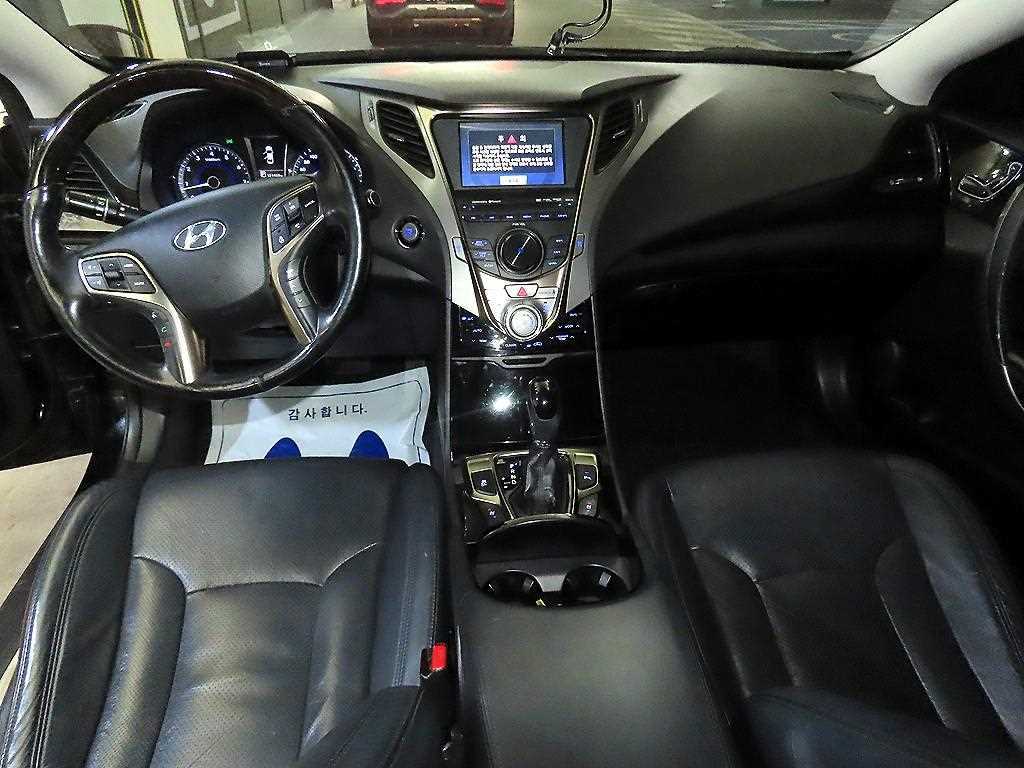 HYUNDAI Grandeur - Vista 10