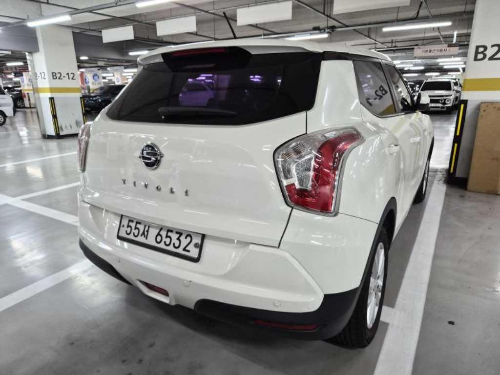 Ssangyong Tivoli - Vista 4