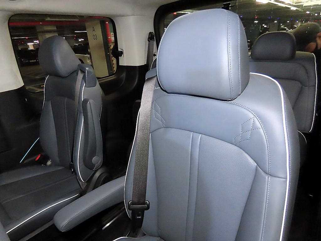 HYUNDAI Staria - Vista 8