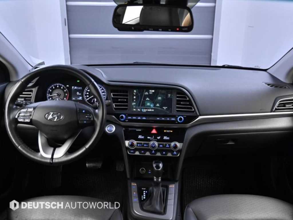 HYUNDAI Avante - Vista 7