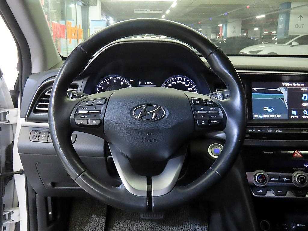 HYUNDAI Avante - Vista 8