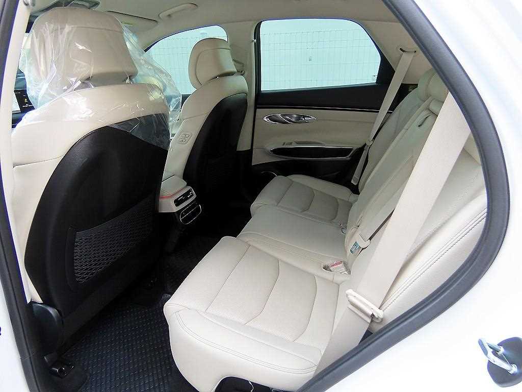 Genesis GV70 - Vista 6