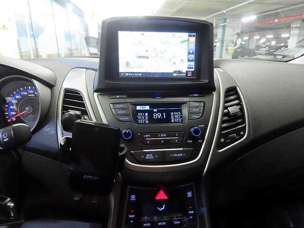 HYUNDAI Avante - Vista 11