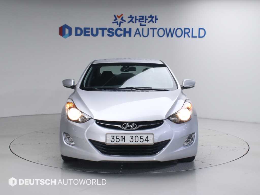 HYUNDAI Avante - Vista 3