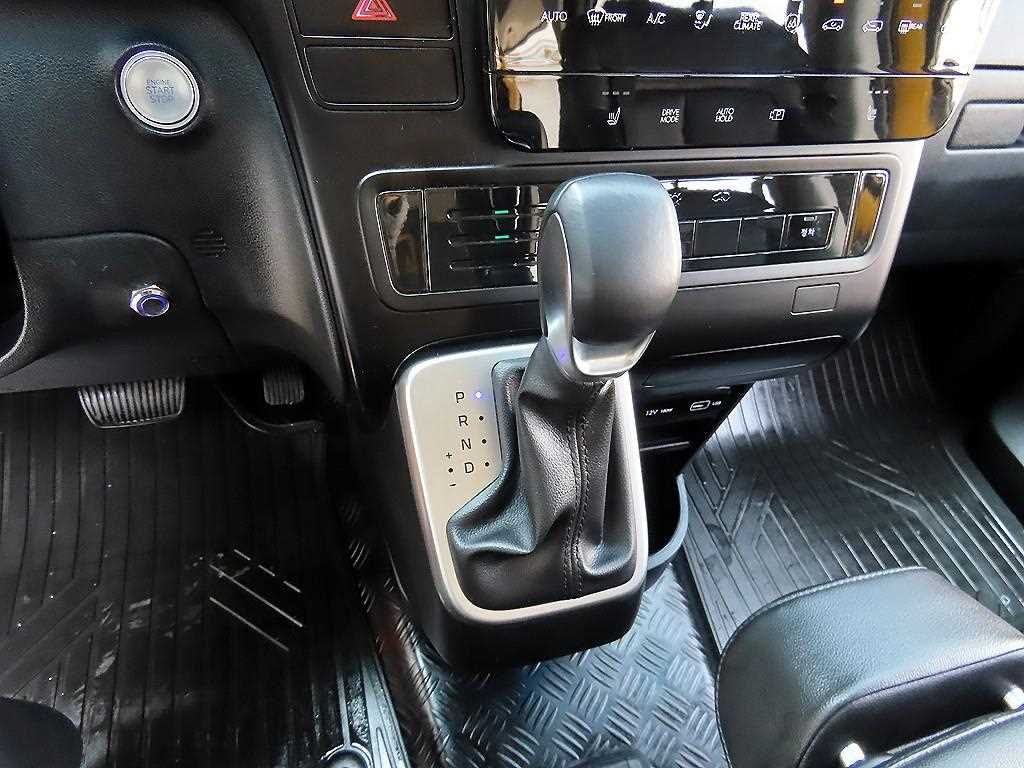 HYUNDAI Staria - Vista 11