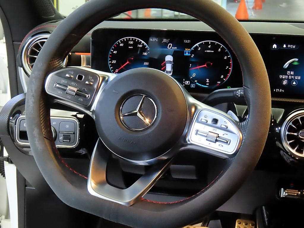 Mercedes Benz CLA Class - Vista 8