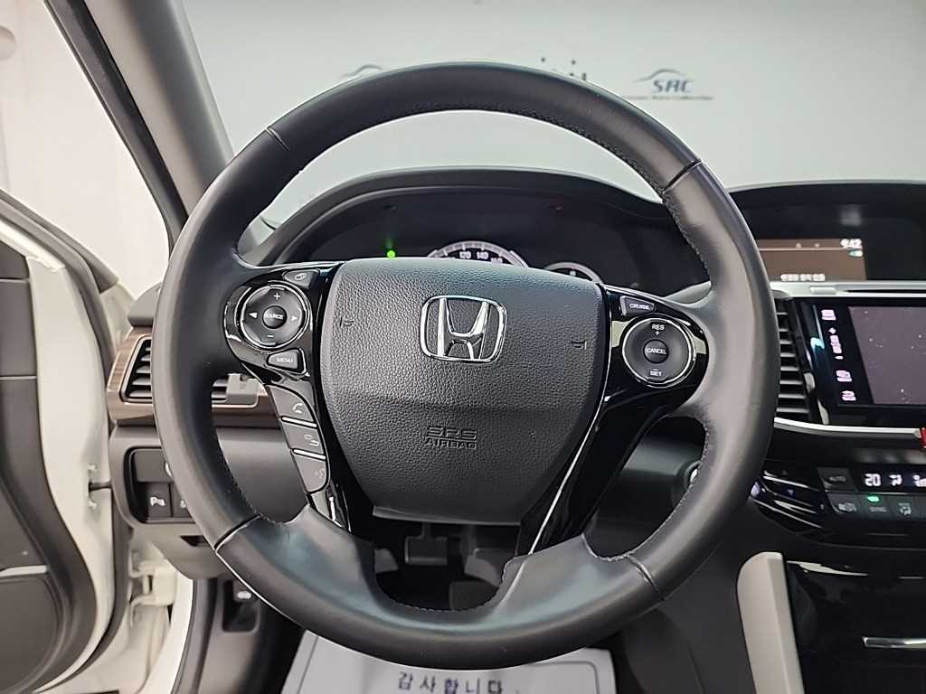 Honda Accord - Vista 9