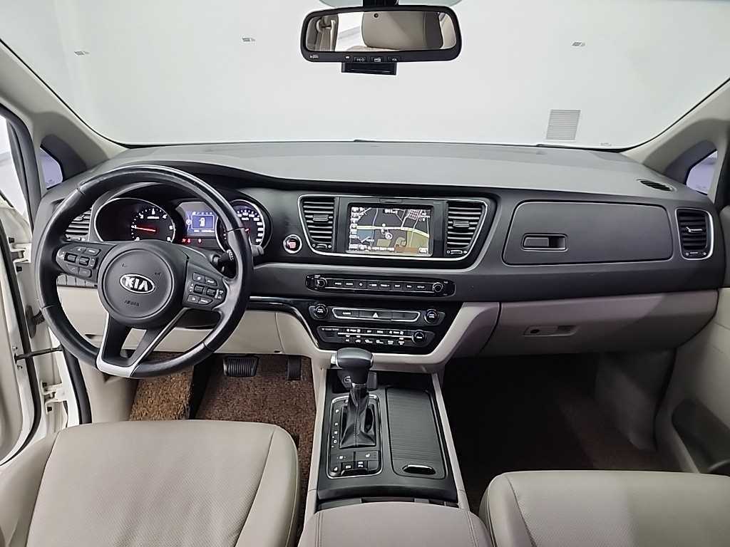 KIA Carnival - Vista 7