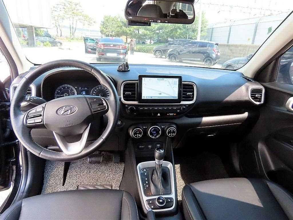 HYUNDAI Venue - Vista 7