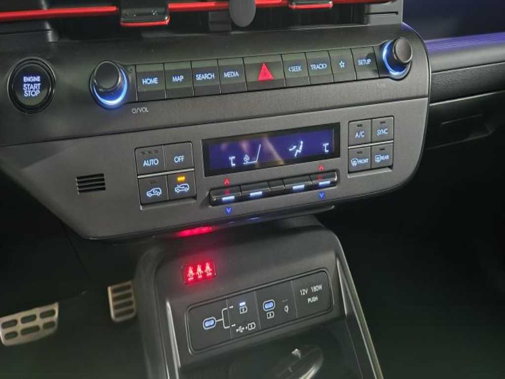 HYUNDAI Kona - Vista 9