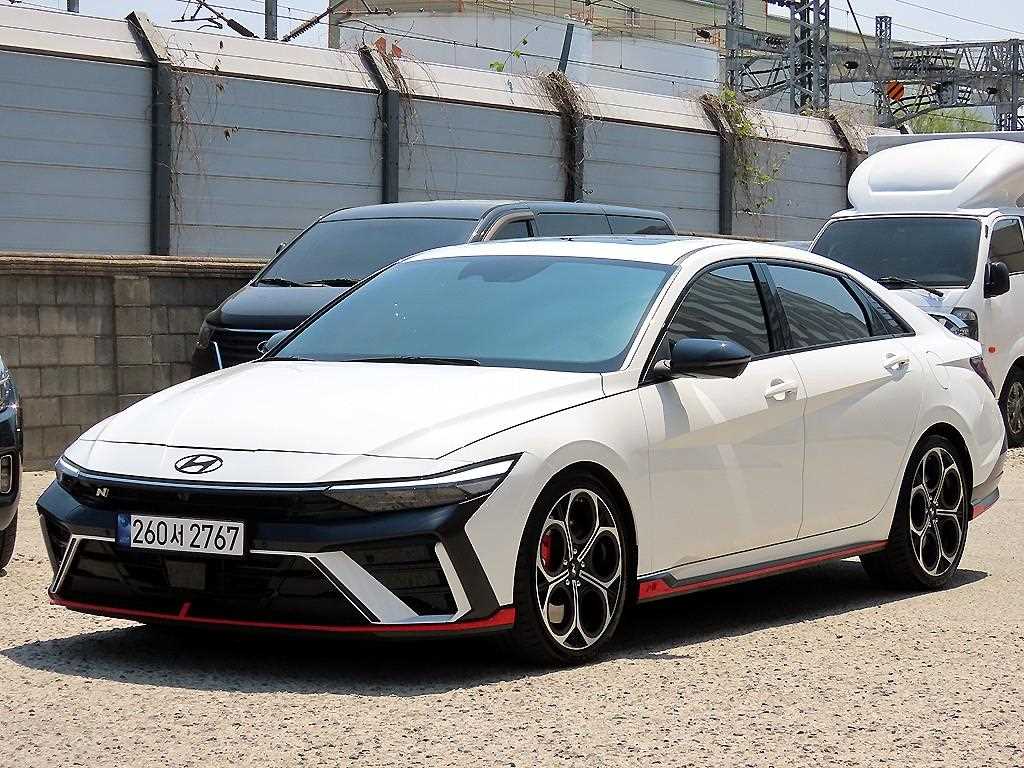 HYUNDAI Avante - Vista 2