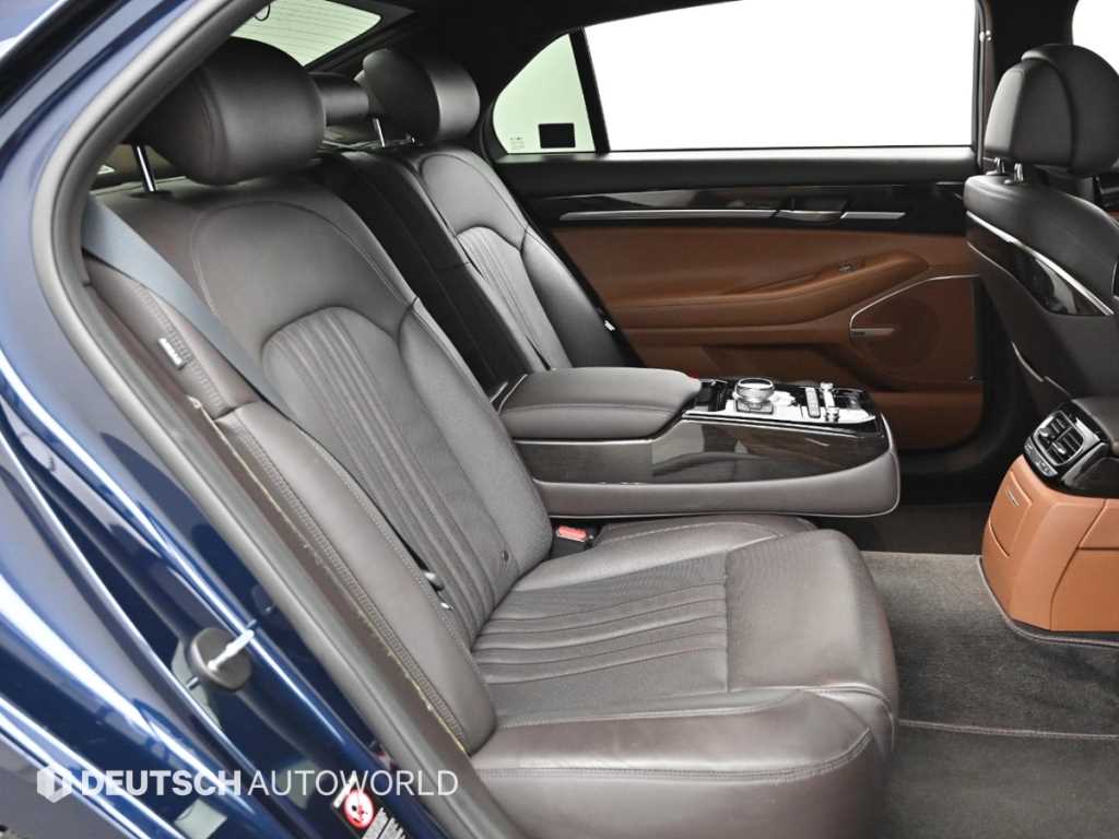 Genesis G90 - Vista 12