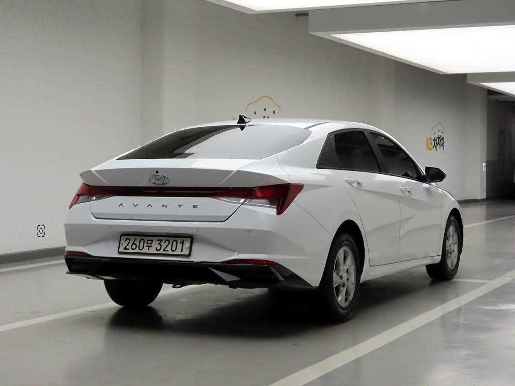 HYUNDAI Avante - Vista 3