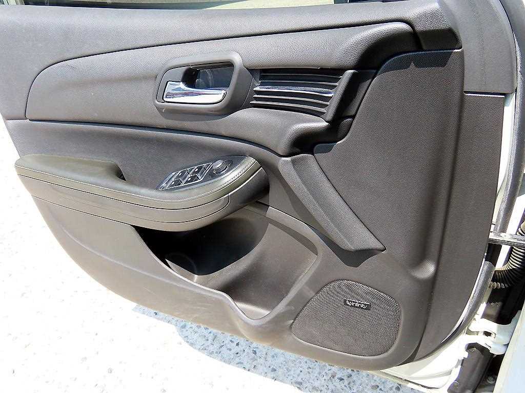 Chevrolet Malibu - Vista 11