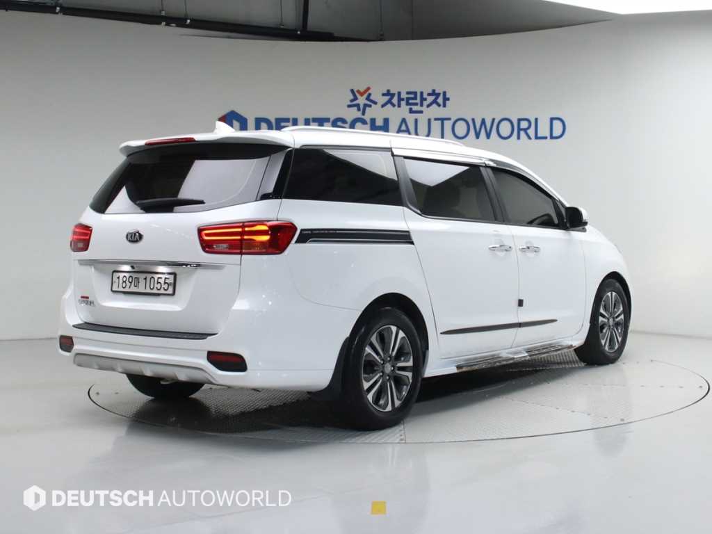 KIA Carnival - Vista 2